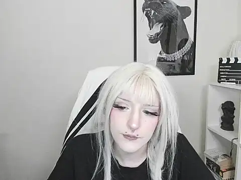 Snapshot of NikaDream chatting on July 14, 2026, 1:06 pm NikaDream online show from July 14, 2026, 1:06 pm