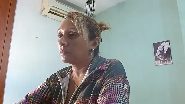 Snapshot of yesika_miller chatting on June 9, 2026, 11:55 am yesika miller online show from June 9, 2026, 11:55 am