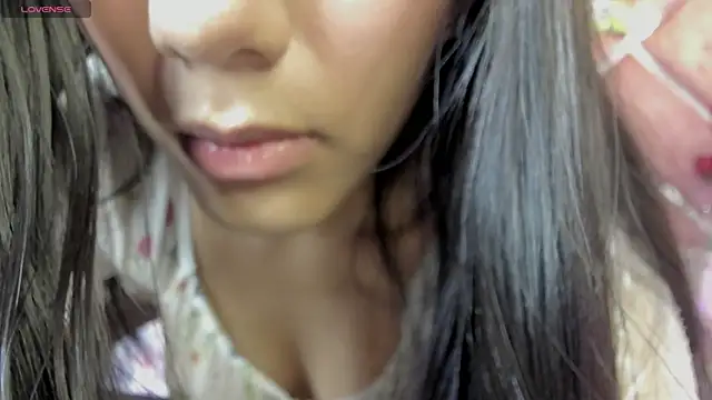 Carla Alvez online show from June 18, 2026, 2:33 pm
