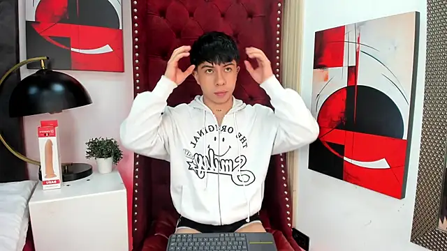 Mathyw Mont online show from June 26, 2026, 3:56 am