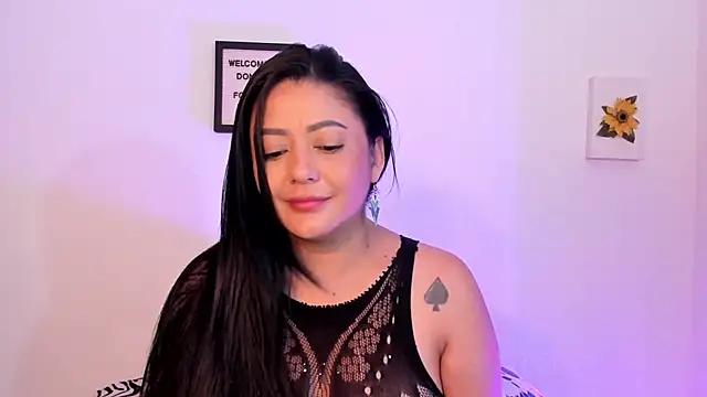 LauraToro  online show from July 31, 2026, 1:32 pm