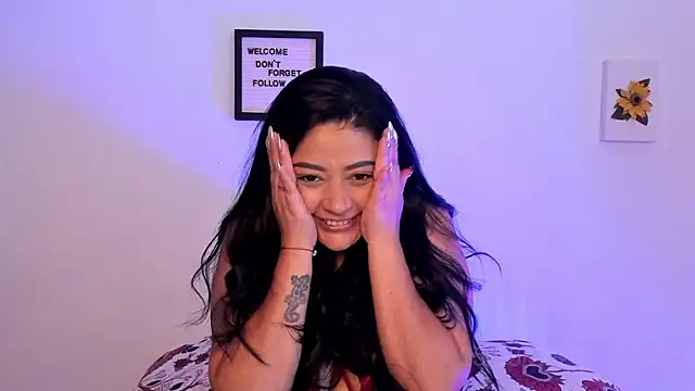 LauraToro  online show from August 5, 2026, 4:12 pm