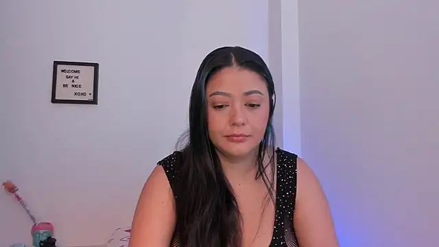 LauraToro  online show from February 15, 2026, 4:39 pm