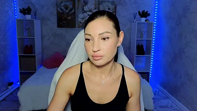 Snapshot of NikoleMills chatting on June 14, 2026, 7:53 am NikoleMills online show from June 14, 2026, 7:53 am