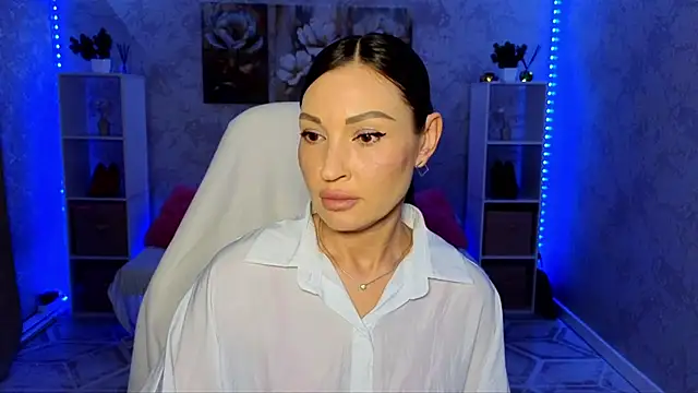 Snapshot of NikoleMills chatting on July 7, 2026, 6:47 am NikoleMills online show from July 7, 2026, 6:47 am