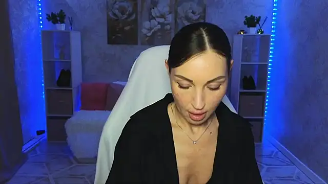 Snapshot of NikoleMills chatting on July 14, 2026, 5:45 am NikoleMills online show from July 14, 2026, 5:45 am