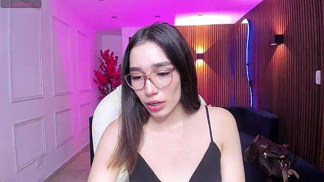 Snapshot of Emma_caarter_ chatting on July 1, 2026, 3:18 am Emma caarter online show from July 1, 2026, 3:18 am