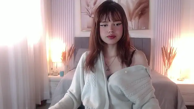 Snapshot of Evelynn_fox_ chatting on June 20, 2026, 7:19 pm Evelynn fox online show from June 20, 2026, 7:19 pm