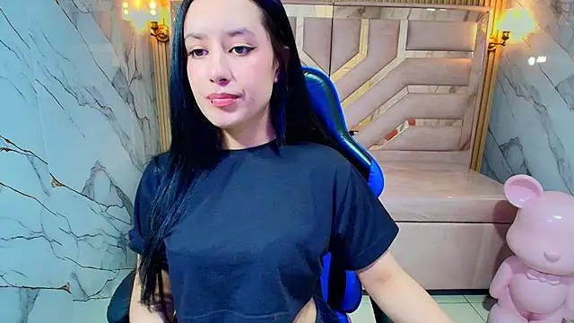 Aleja r  online show from July 4, 2026, 8:13 pm