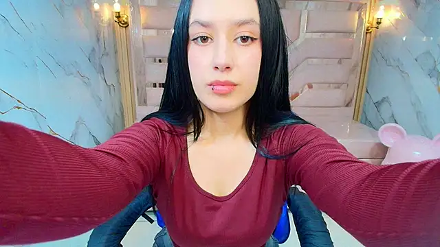 Aleja r  online show from July 2, 2026, 7:42 pm