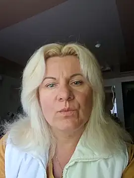 VikaRaine555 online show from June 10, 2026, 1:56 pm