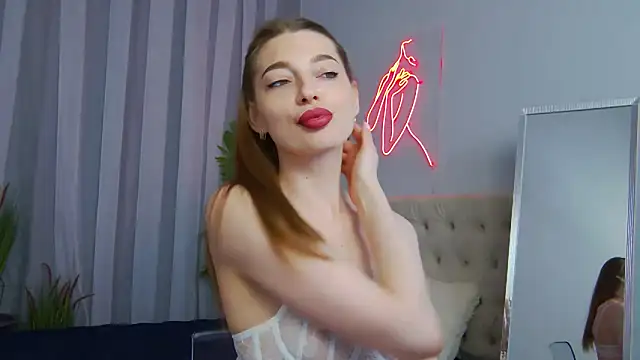 NicolSkye online show from June 15, 2026, 2:39 pm