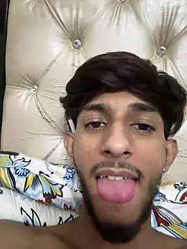 ronnnnn718 online show from July 17, 2026, 11:24 pm