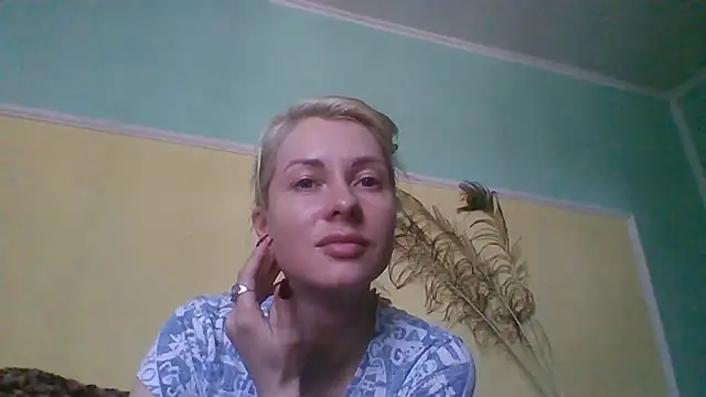 AmberandBlond online show from June 20, 2026, 1:05 pm