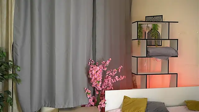 TinselFox online show from July 17, 2026, 9:23 pm