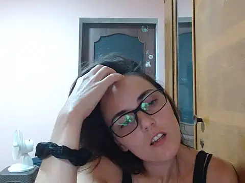 Snapshot of OliviaTheS chatting on August 3, 2026, 10:25 pm OliviaTheS online show from August 3, 2026, 10:25 pm