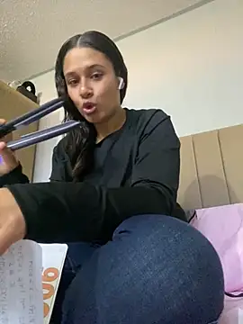EmmyRossi online show from June 12, 2026, 10:51 pm