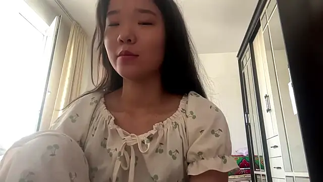 Mika strawberry online show from June 22, 2026, 5:37 am