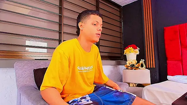 Snapshot of JulianSterling___ chatting on June 14, 2026, 7:04 pm JulianSterling online show from June 14, 2026, 7:04 pm