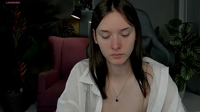 Eva Leeee online show from August 6, 2026, 5:02 am