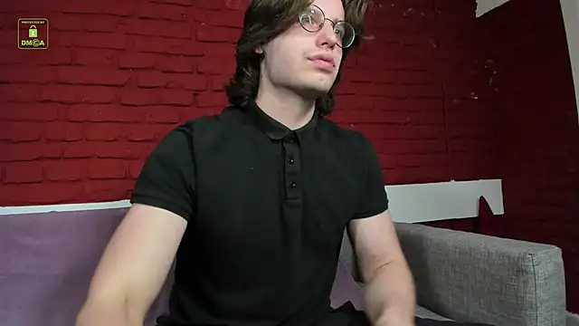 Snapshot of Valo_Cross chatting on June 16, 2026, 11:32 am Valo Cross online show from June 16, 2026, 11:32 am