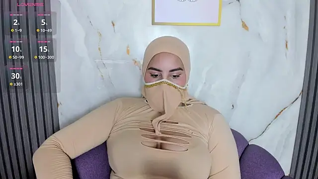 Nadia Sammur online show from June 12, 2026, 1:36 am
