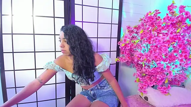 Ariana Ivers  online show from June 15, 2026, 3:23 pm