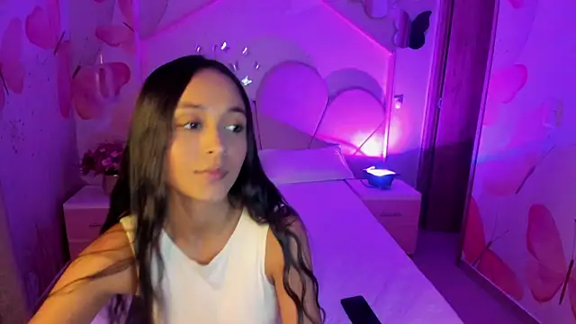 Snapshot of Millieskinny18 chatting on July 2, 2026, 11:11 pm Millieskinny18 online show from July 2, 2026, 11:11 pm
