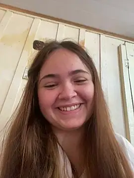 bella  hott online show from June 21, 2026, 10:43 am