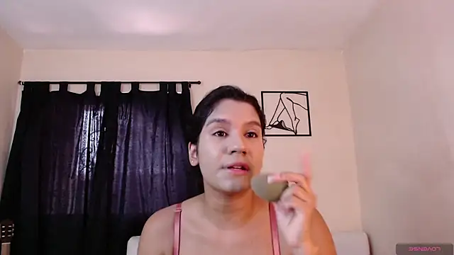 Snapshot of Veronica_M chatting on June 25, 2026, 6:24 pm Veronica M online show from June 25, 2026, 6:24 pm