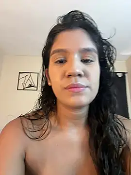 Snapshot of Veronica_M chatting on July 6, 2026, 6:10 pm Veronica M online show from July 6, 2026, 6:10 pm