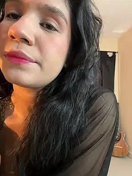 Snapshot of Veronica_M chatting on July 7, 2026, 6:11 pm Veronica M online show from July 7, 2026, 6:11 pm