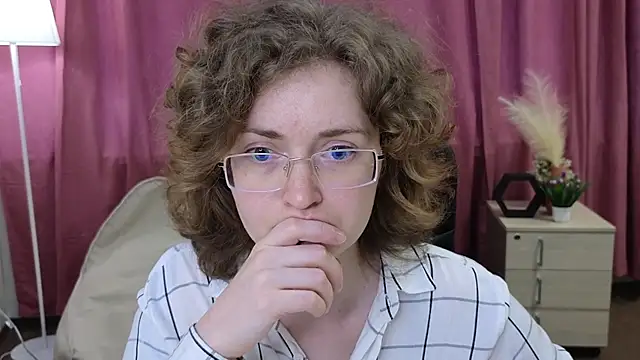 ChuPettigrew online show from June 14, 2026, 4:35 am