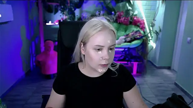 Snapshot of stellawatts chatting on July 5, 2026, 8:10 am stellawatts online show from July 5, 2026, 8:10 am