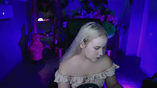 Snapshot of stellawatts chatting on July 29, 2026, 12:04 pm stellawatts online show from July 29, 2026, 12:04 pm