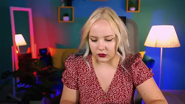 Snapshot of stellawatts chatting on June 16, 2026, 8:03 am stellawatts online show from June 16, 2026, 8:03 am