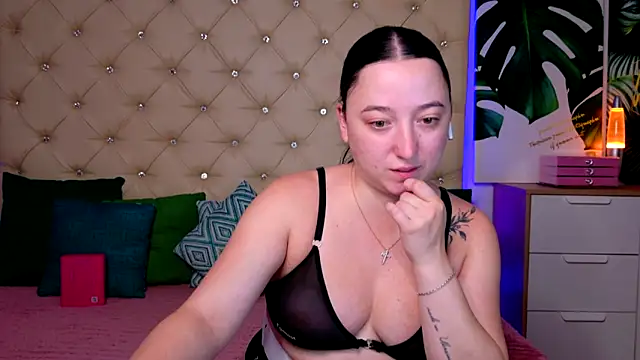 AVA MAXIMUS online show from June 18, 2026, 4:55 am