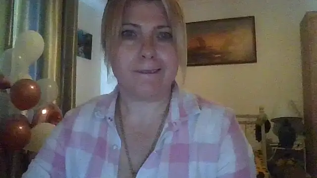 ElenaLove888 online show from June 18, 2026, 9:47 am