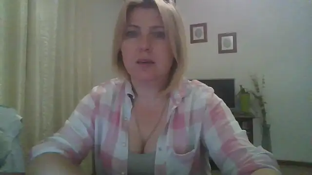 ElenaLove888 online show from June 17, 2026, 7:35 pm