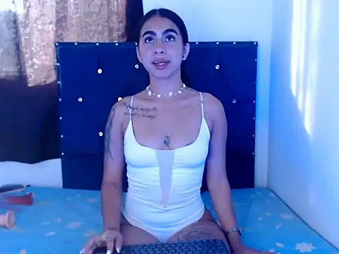 HelenDavied online show from July 1, 2026, 9:48 pm
