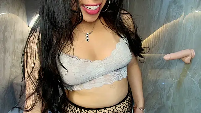 Mia  r  online show from June 19, 2026, 10:36 pm