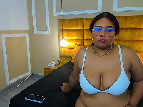 yuliht1 online show from June 15, 2026, 12:27 pm