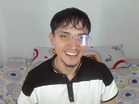 flaco23 latino online show from June 18, 2026, 3:16 am