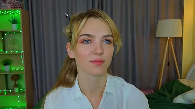 MarielRoloson online show from July 3, 2026, 7:09 pm