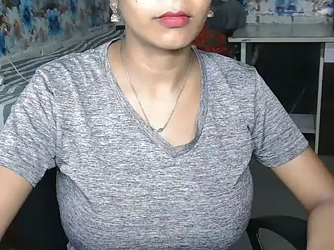 NottyMomo online show from July 4, 2026, 11:38 am