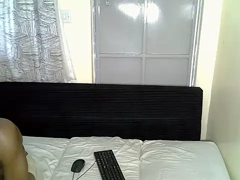 sassiejullie online show from July 30, 2026, 11:42 am