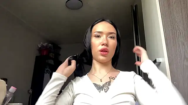SixtaAmores online show from June 15, 2026, 1:11 pm