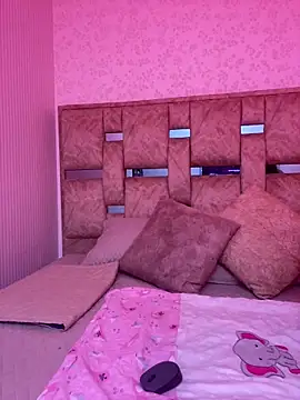 sophia pink17 online show from June 24, 2026, 1:32 pm