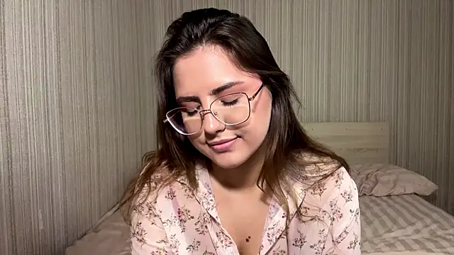 Mina Aston online show from July 13, 2026, 9:19 am