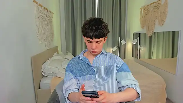 Ethan Crowe online show from July 31, 2026, 10:58 am